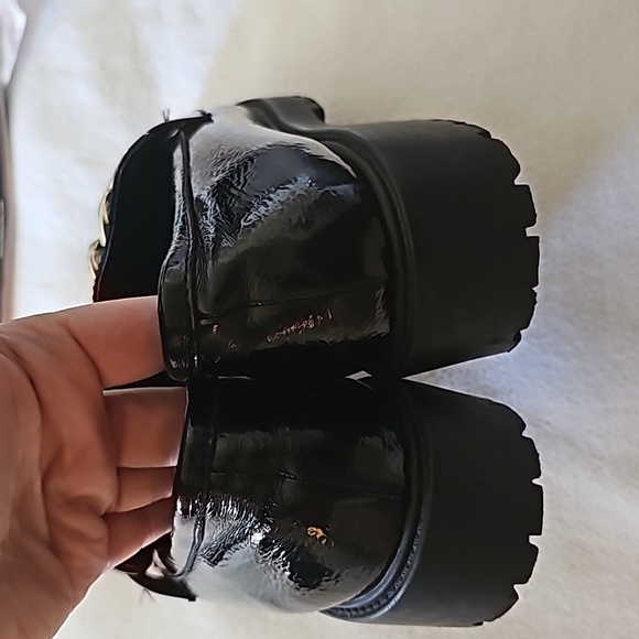 AWESOME SODA 90S STYLE CHAIN LUG PATENT LEATHER LOAFERS - Picture 4 of 9